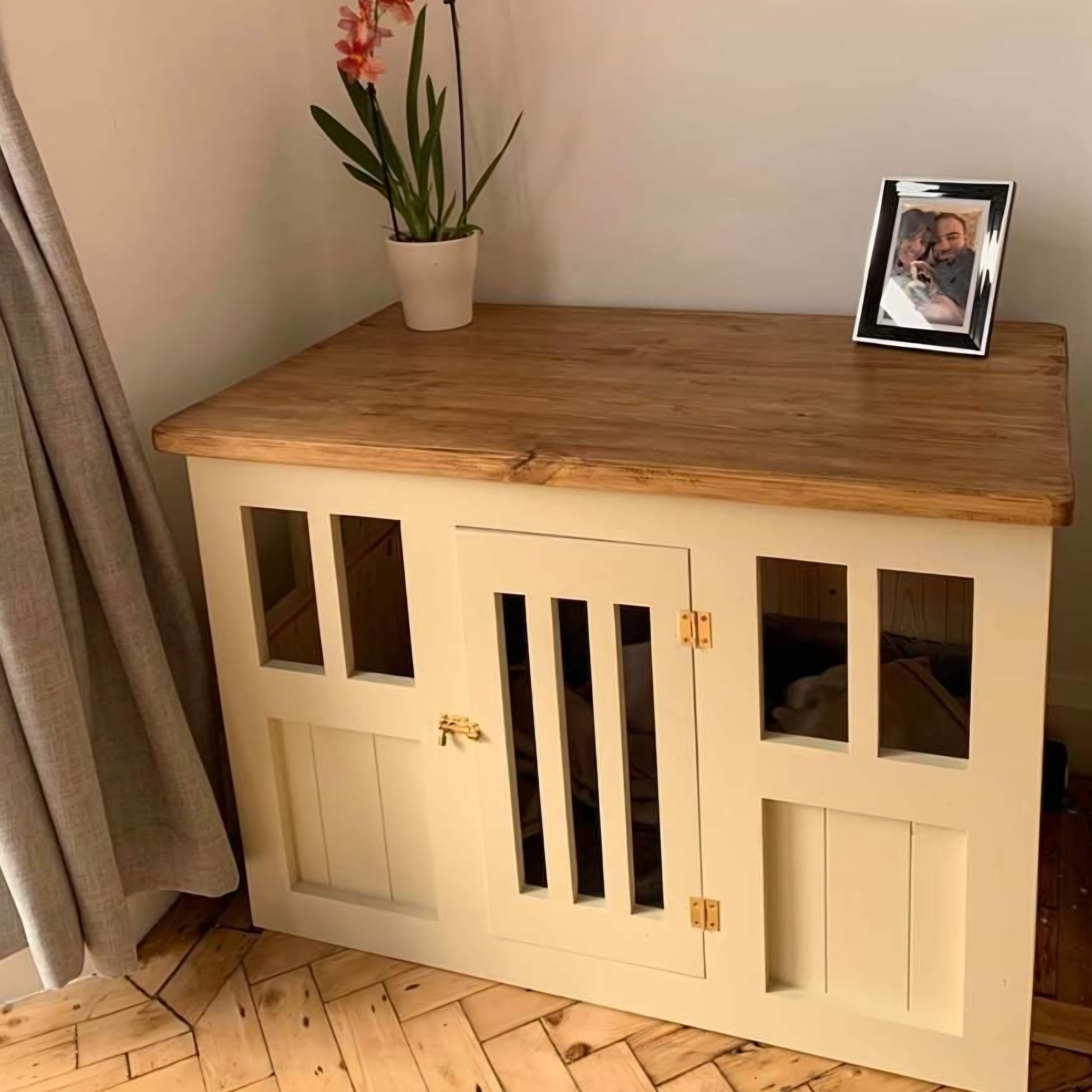 Medium Dog Crate – Bespoke Farmhouse Furniture - Main Image